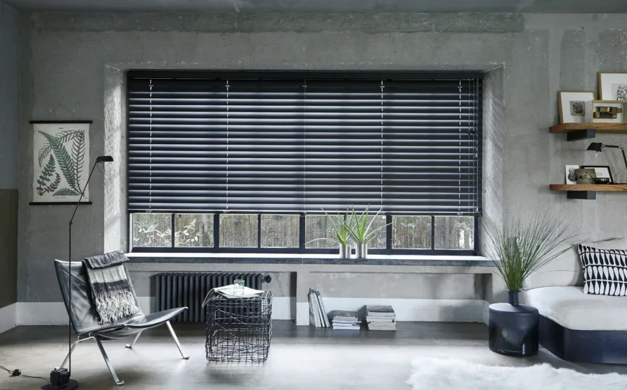 Industrieel stoer Bece zwarte raamdecoratie