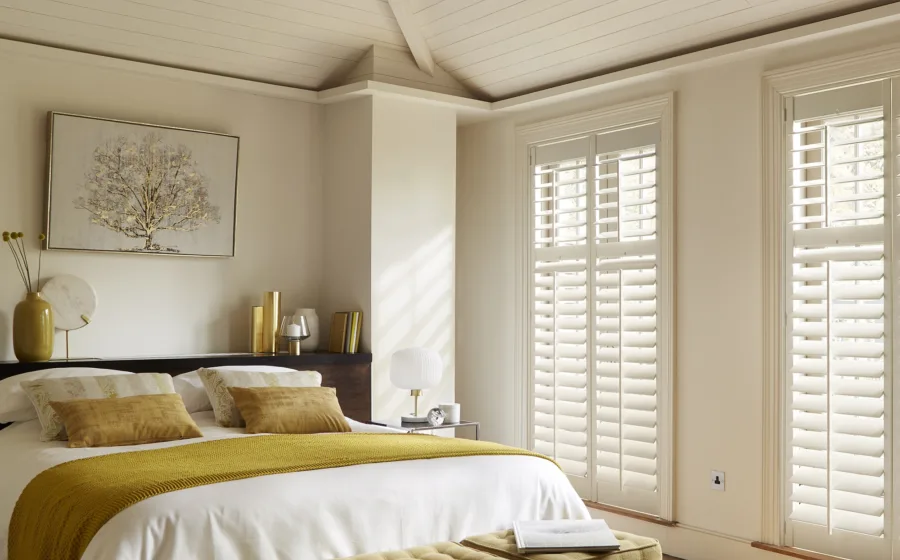 Shutters van Luxaflex in de slaapkamer