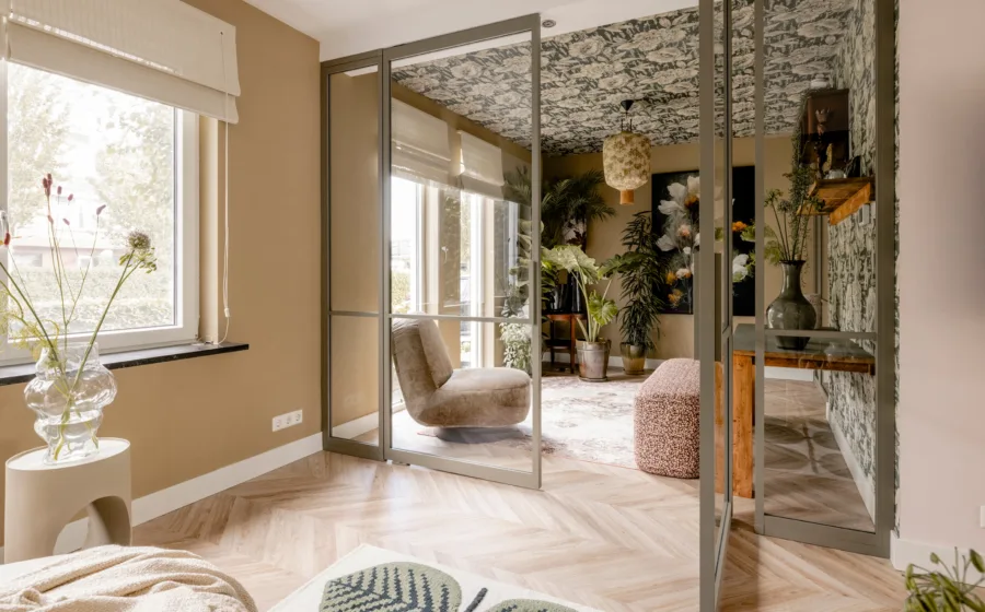 Visgraat vloer in houtlook bij Aanhuis