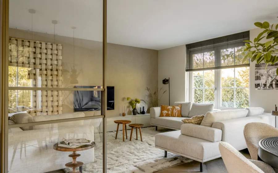 Raamdecoratie op maat in de woonkamer