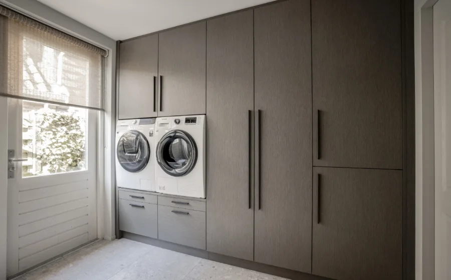 Grote wasmachinekast op maat