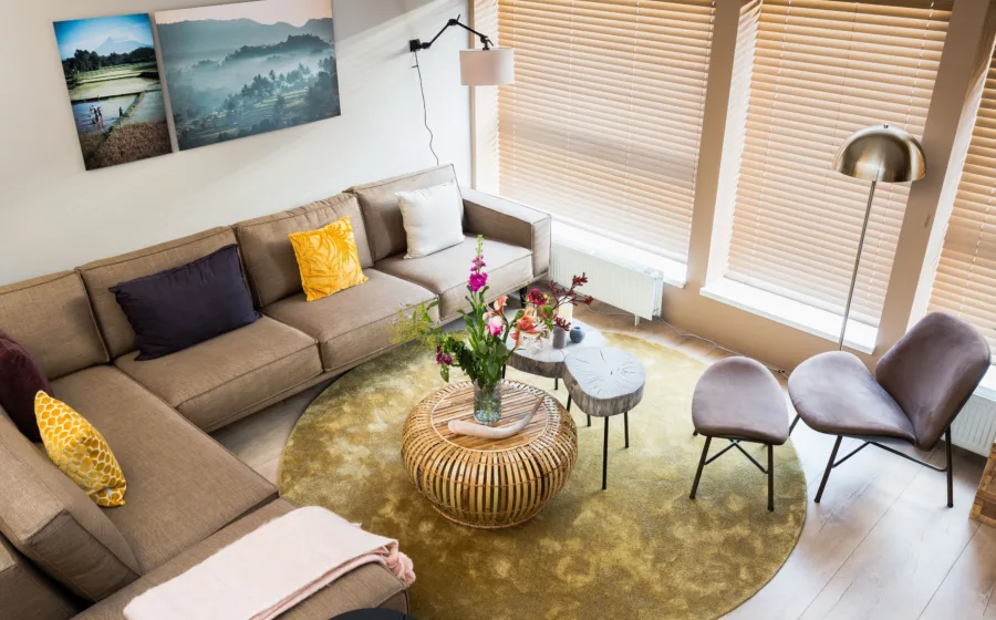 Blend raamdecoratie houten jaloezieën bij Aanhuis.be