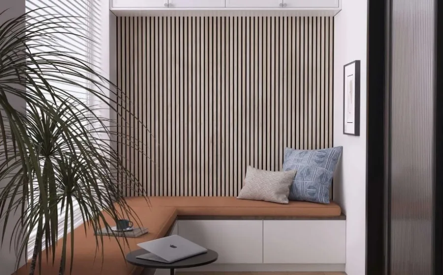 Houten wandpanelen in de zithoek