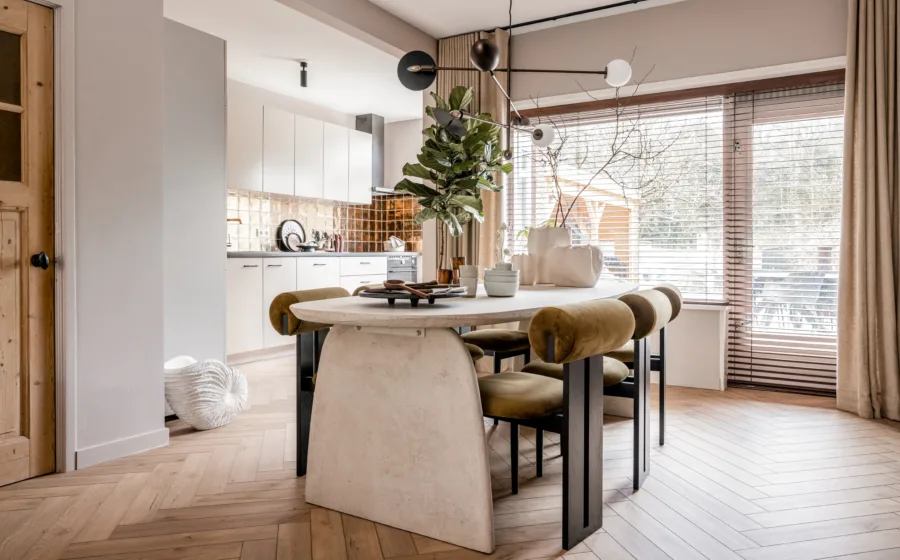 Houtlook visgraat vloer door Aanhuis