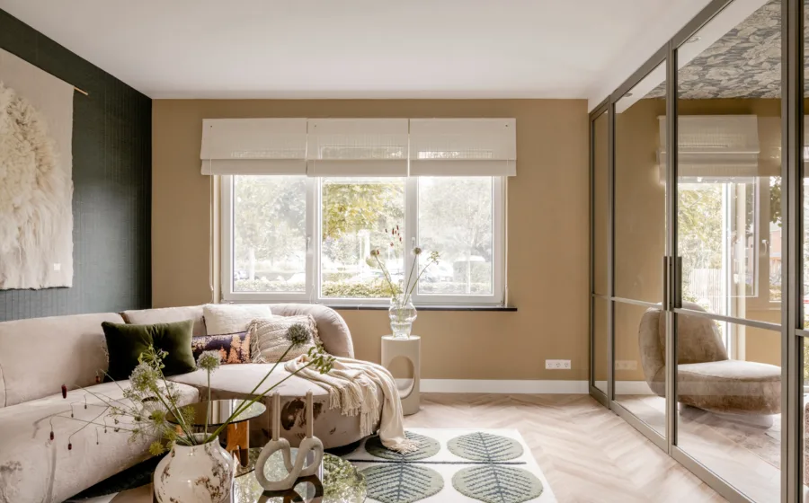 Raamdecoratie op maat in de woonkamer