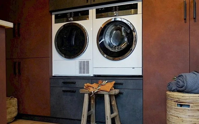 Wasmachinekast bij Aanhuis
