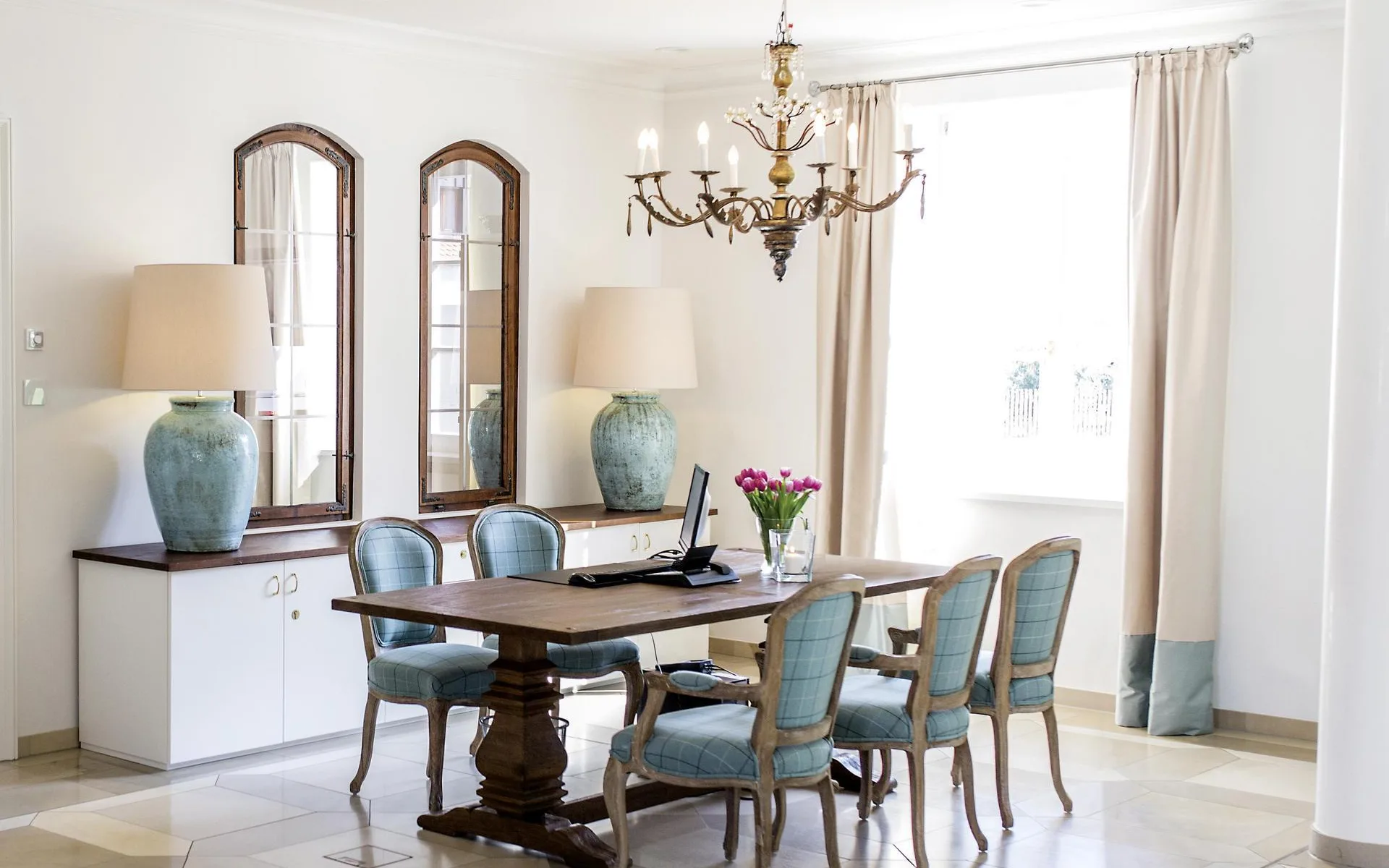 Interstil gordijnrails in chrome kleur