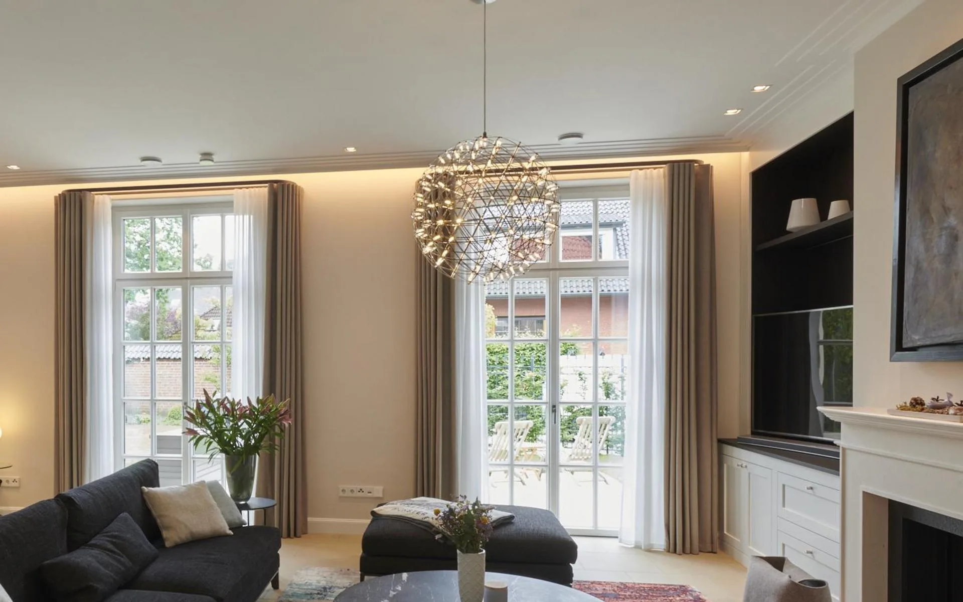 Interstil gordijnrails in de woonkamer