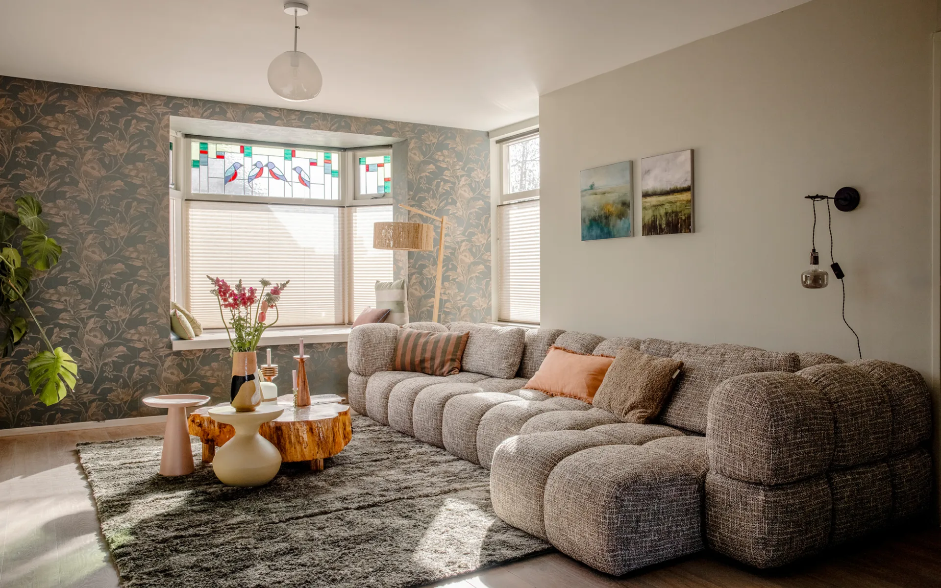 Warm kleurrijke woonkamer realiseer je bij Aanhuis