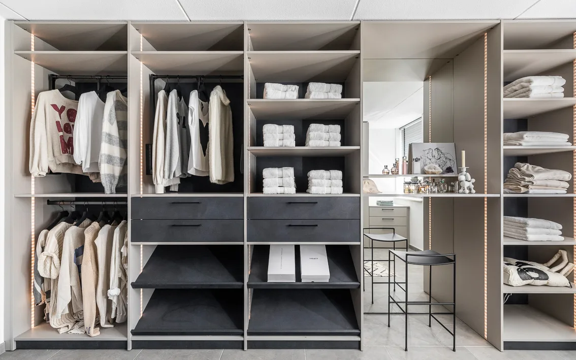 De ideale indeling van jouw inloopkast op maat bepaal je zelf