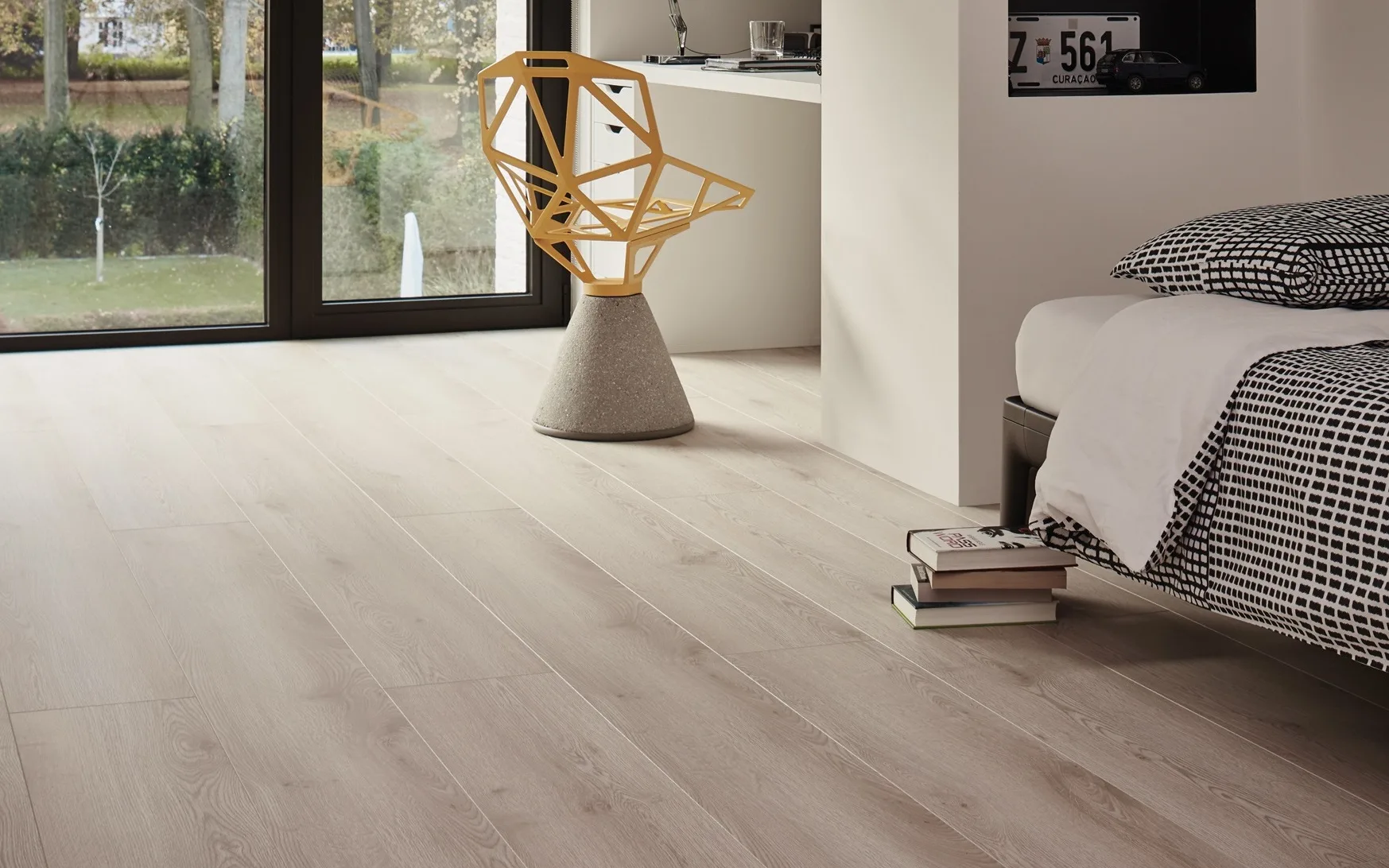 Lichte houtlook laminaat vloer in de slaapkamer