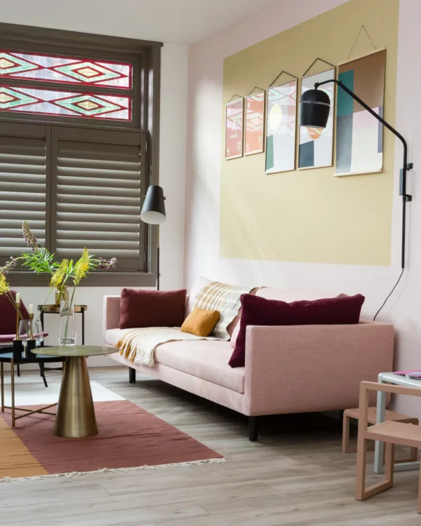 Houten shutters in de woonkamer