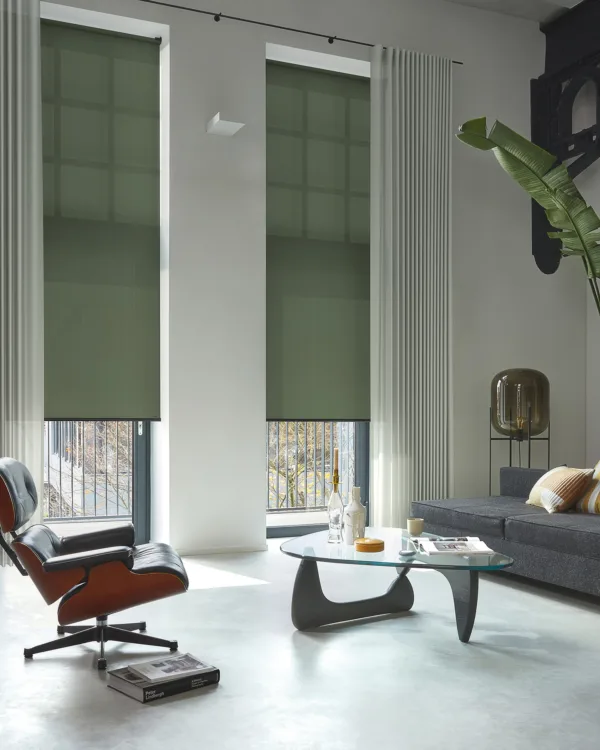 Strak modern rolgordijn in natuurtint groen