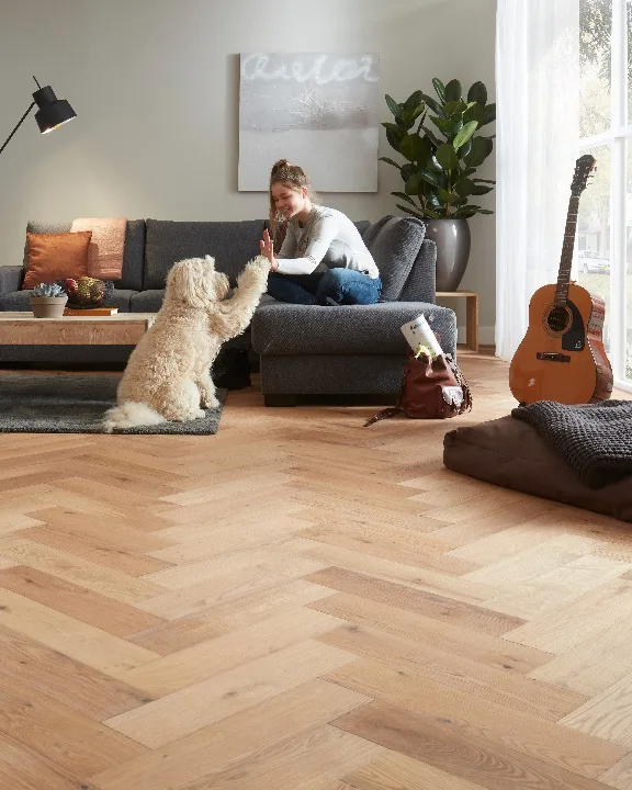 Eiken vloer in visgraatmotief voor in de woonkamer