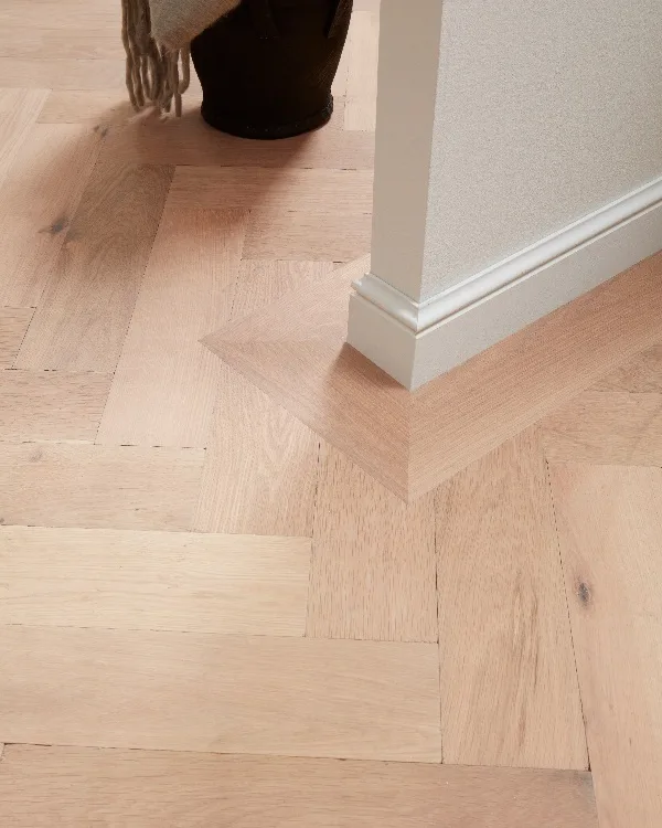 Eiken vloer in visgraatmotief