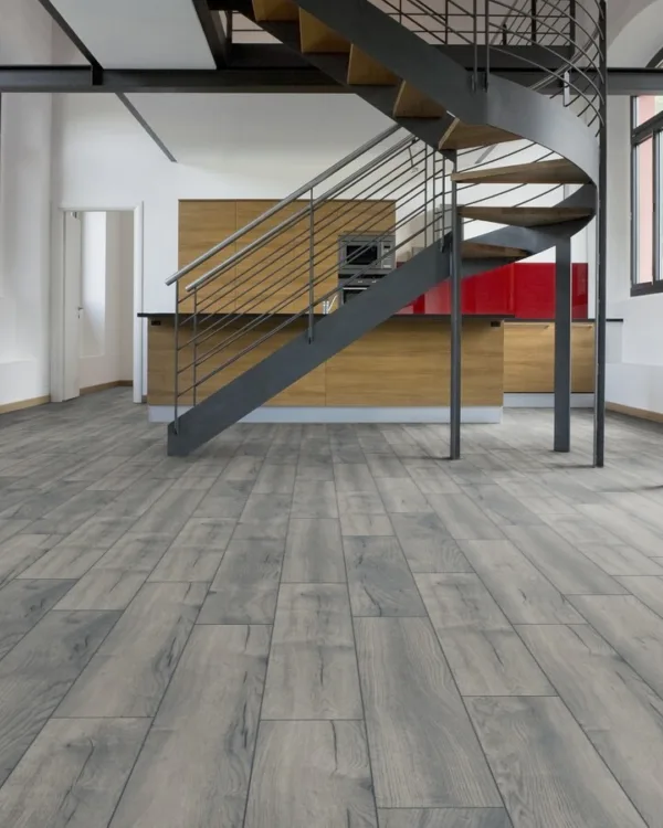 Donkere laminaatvloer in houtlook bij Aanhuis