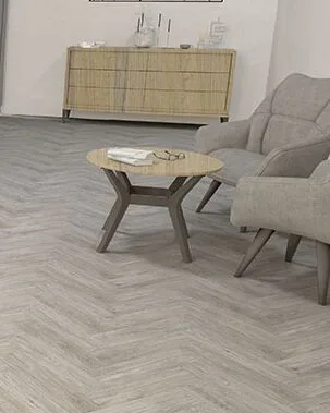 Licht grijze laminaat visgraat vloer in de woonkamer