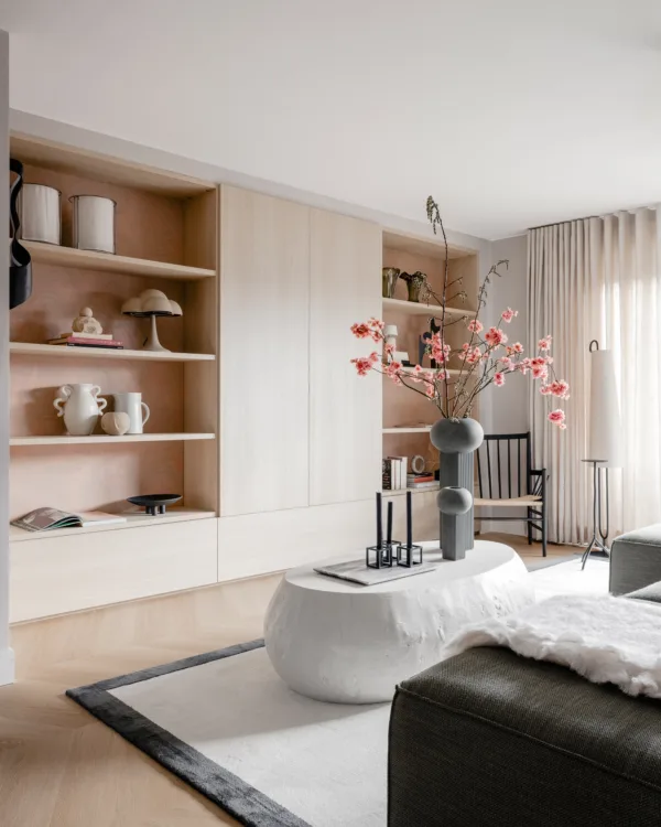 Een draaideurkast op maat is perfect om alle spullen netjes op te bergen.