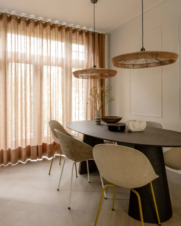 Inbetweens gordijnen en pvc-vloer visgraat bij Aanhuis.be