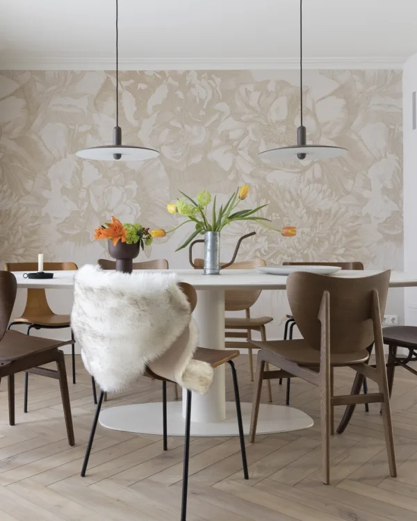 Coretec pvc vloer in visgraatpatroon in de eetkamer