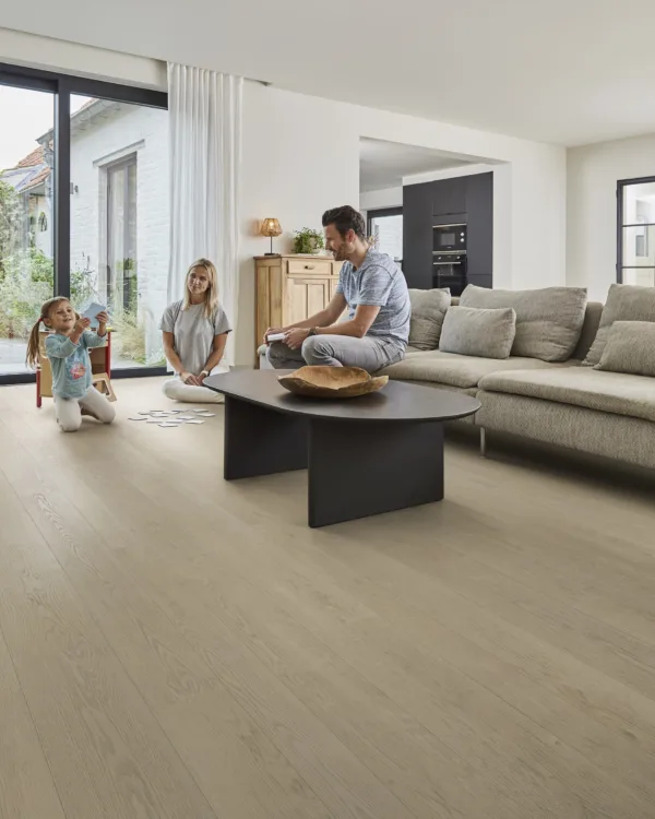 COREtec pvc vloer in lichtgrijs voor in de woonkamer