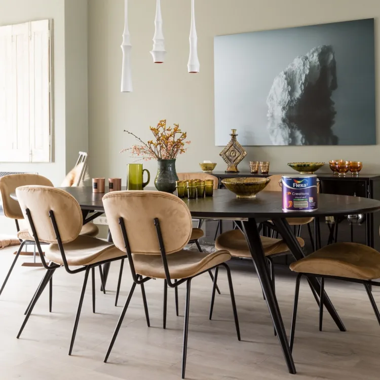 Laminaatvloer voor in de eetkamer vind je bij Aanhuis