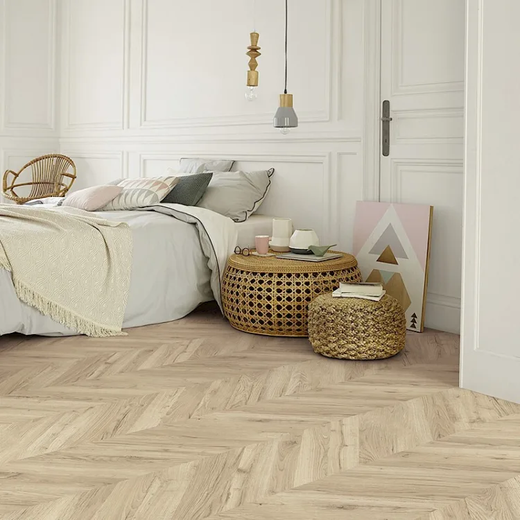 Slaapkamer met een visgraat vloer van Tarkett