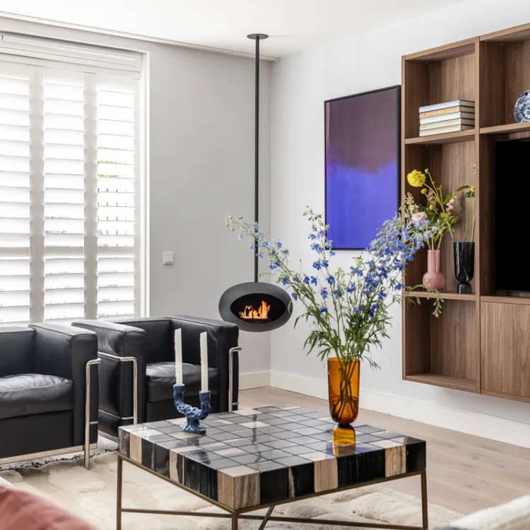 Sfeerfoto van de woonkamer met een cinewall