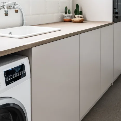 Grijze wasmachine kast op maat