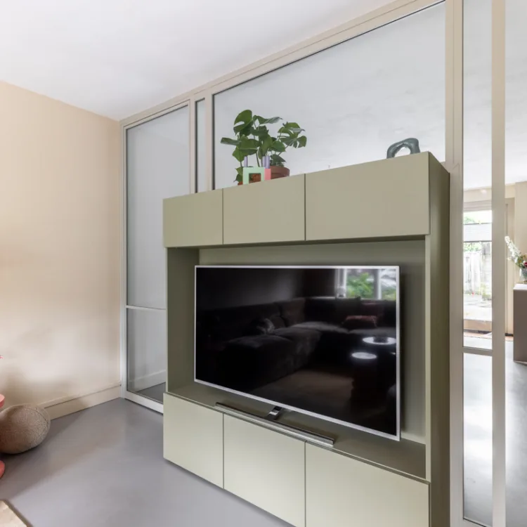 Tv kast op maat in de woonkamer